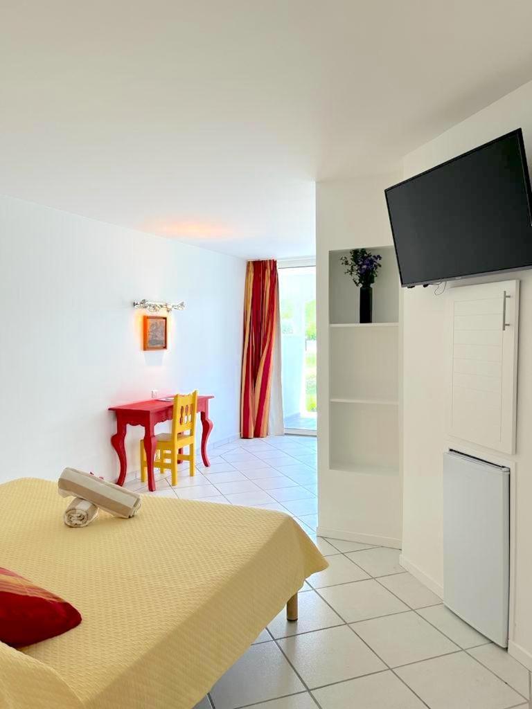 Le Domaine Anse Marcel Beach Resort מראה חיצוני תמונה