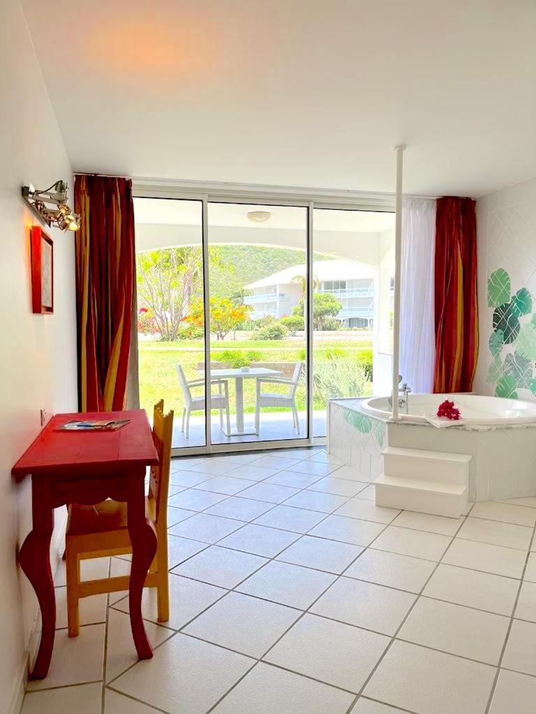 Le Domaine Anse Marcel Beach Resort מראה חיצוני תמונה