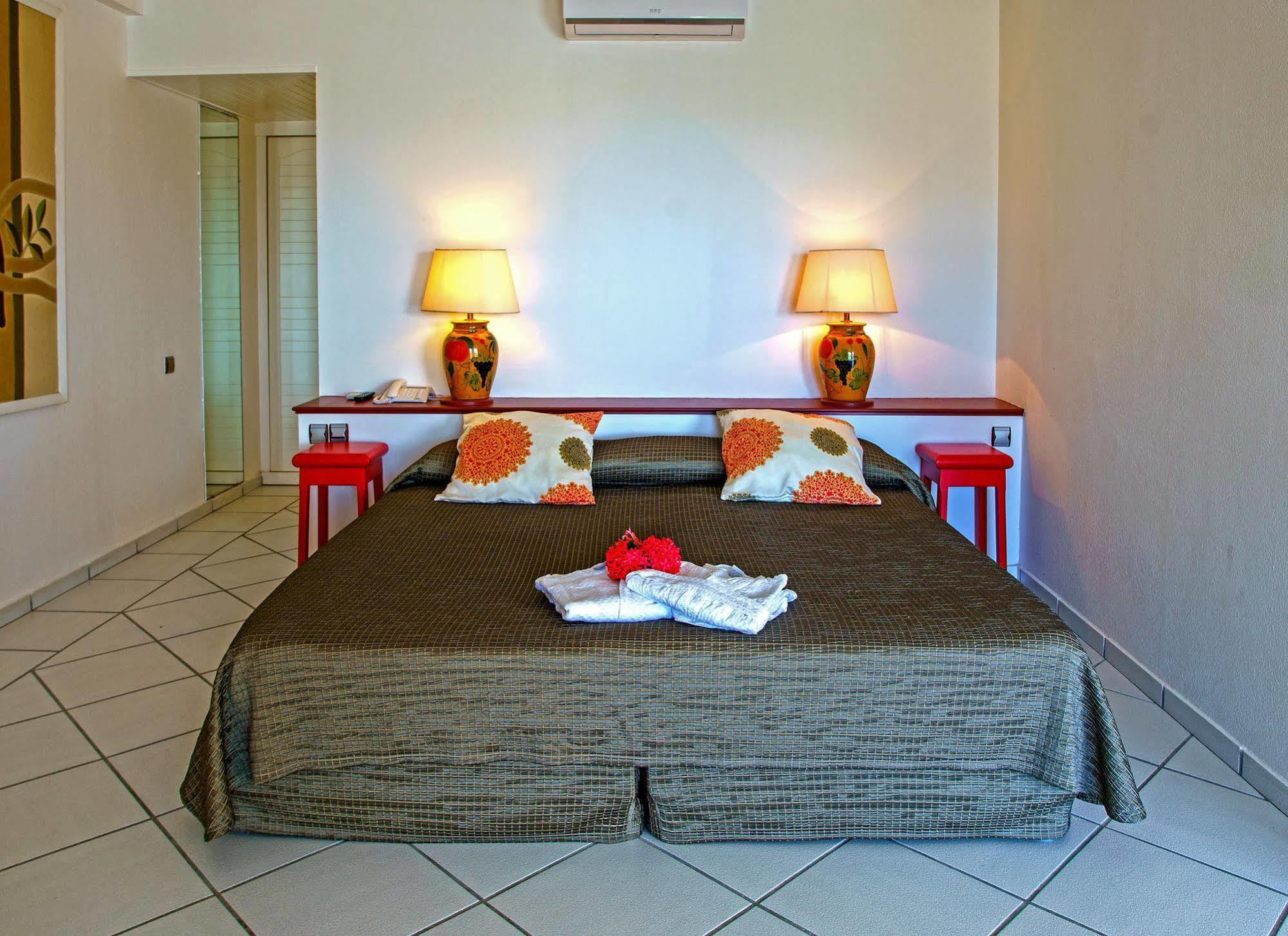 Le Domaine Anse Marcel Beach Resort מראה חיצוני תמונה