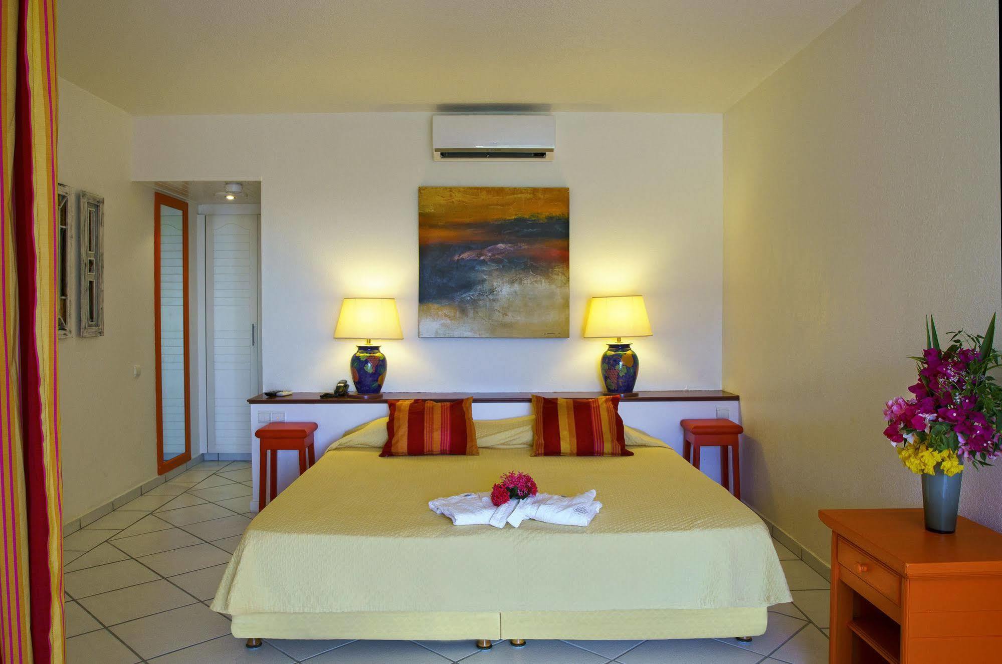 Le Domaine Anse Marcel Beach Resort מראה חיצוני תמונה